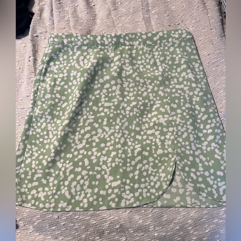 GB size small, green pattern skirt